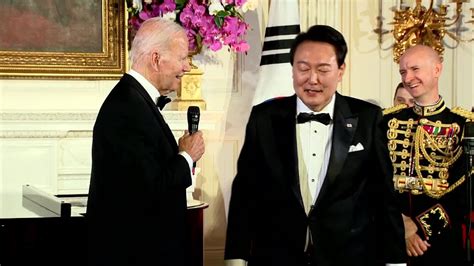 ️ South Korean President Yoon Suk Yeol briefly sang for the crowd at a White House state dinner hosted by U.S. President Joe Biden on Wednesday night. 👉 Y...